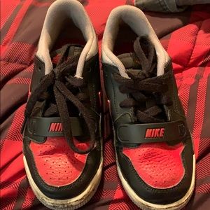 Shoes, worn several times needs a cleaning.